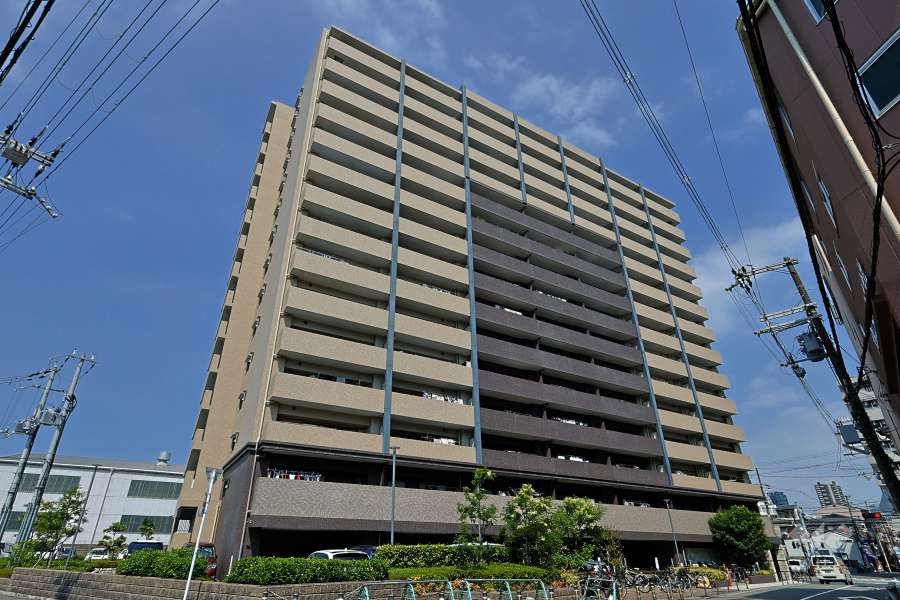 キングマンション福島ファーストプレミアの外観（南西側から）