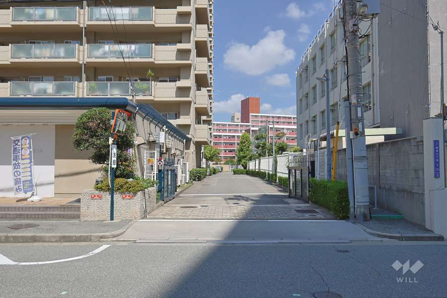 駐車場出入り口（ゲート付き）