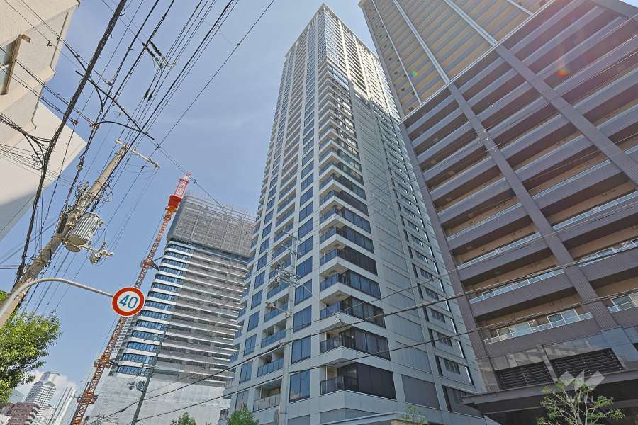 クレヴィアタワー中之島の外観（西側から）