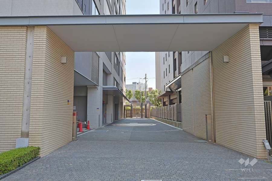 駐車場の出入り口（ロボットゲート付き）