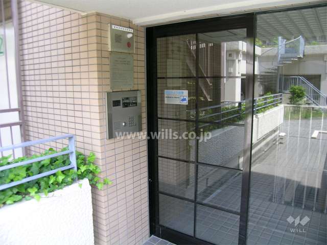 エントランスはオートロック付きです。