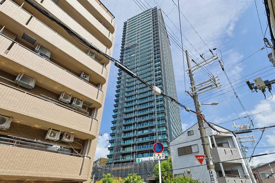 シティタワー大阪福島の外観（南西側から）