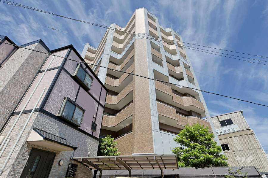 セレッソコート福島ウエストライブの外観（南東側から）　　