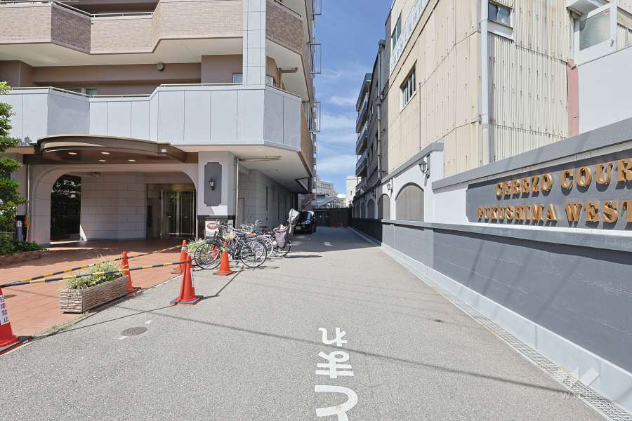 駐車場の出入り口　