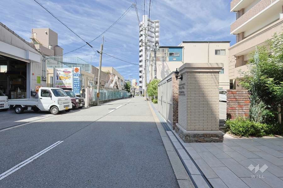 敷地南側の前面道路