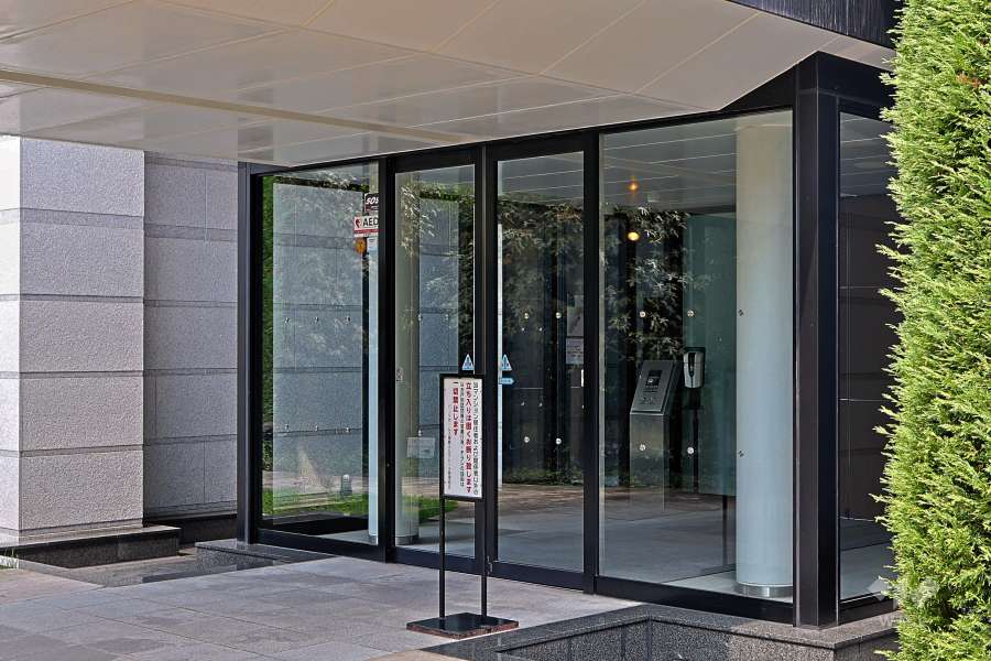 エントランスはオートロック付きです。