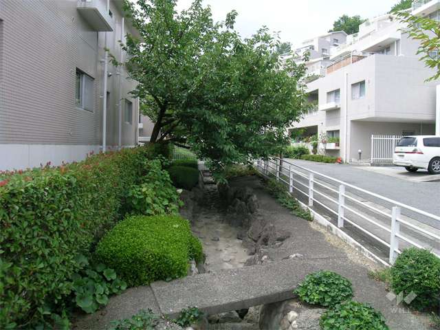 敷地内を通る水路