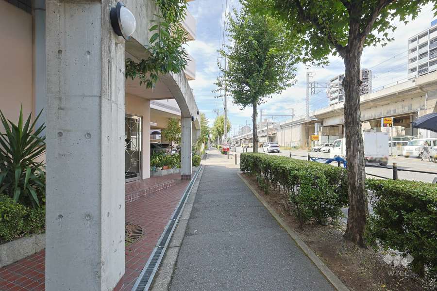 敷地北西側の前面道路