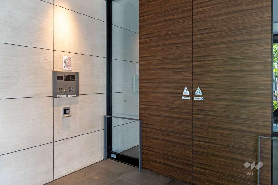 エントランスはオートロック付きです。