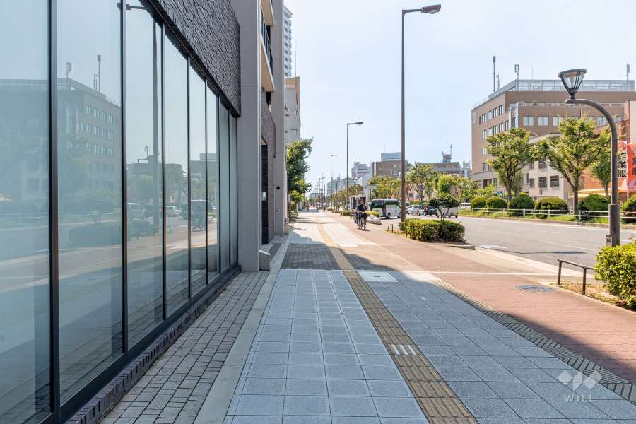 敷地北西側の前面道路