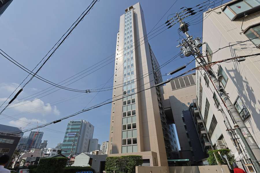 ラグザ大阪レジデンスの外観（北東側から）