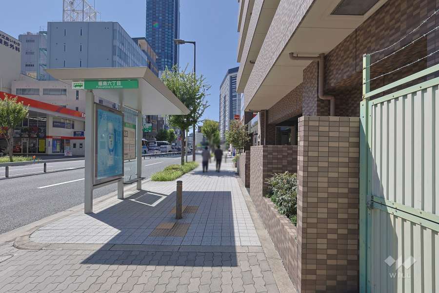 敷地南側の前面道路