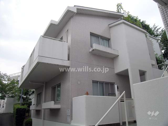 ロイヤルヒルズ箕面Ｂ−１棟の外観