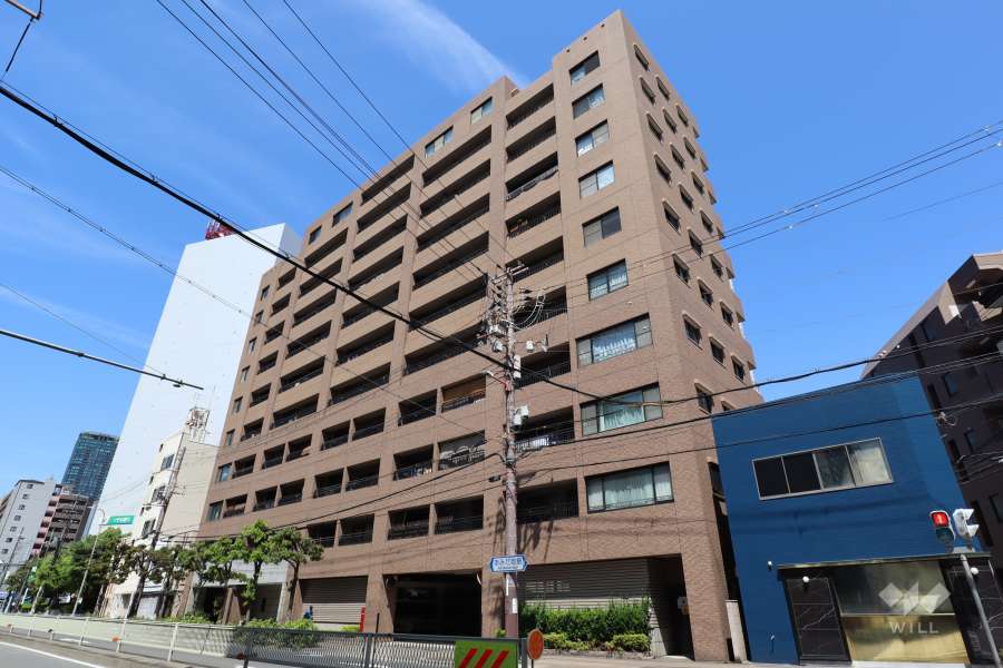 ロイヤル梅田ウエストの外観（南西側から）