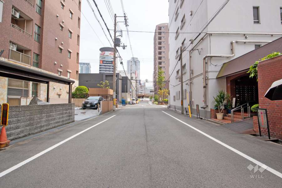 敷地.東側の前面道路（北側から）