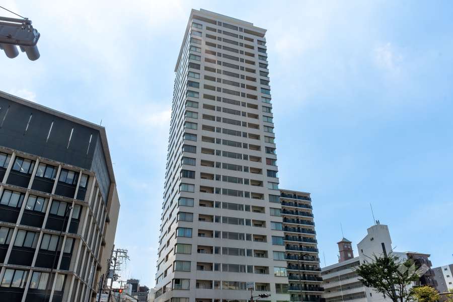 大阪ウエストゲートタワーの外観（北側から）