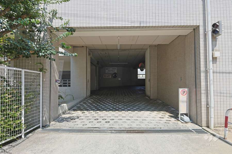 駐車場の出入り口　