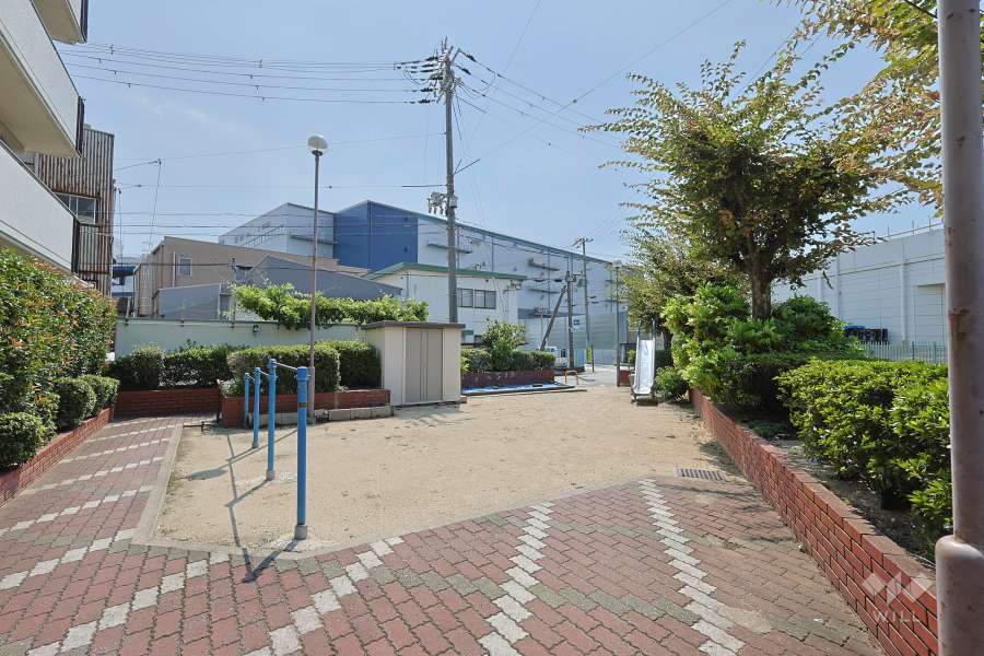 敷地西側に隣接する公園