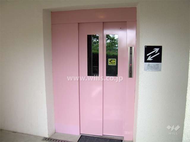 A棟にある斜行エレベーター