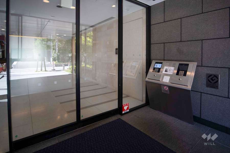 エントランスはオートロック付きです。