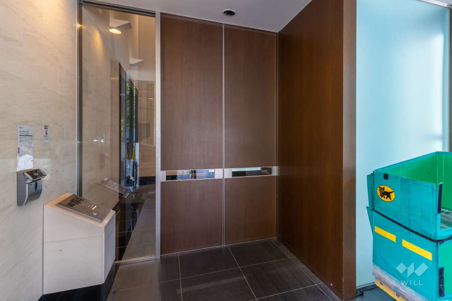 エントランスはオートロック付きです。