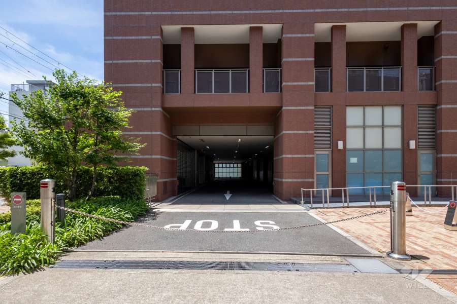 駐車場の出入り口（ロボットゲート付き）