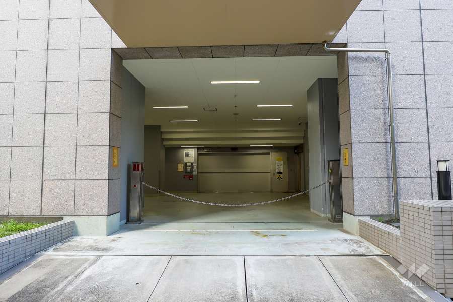 駐車場の出入り口（ロボットゲート付き）