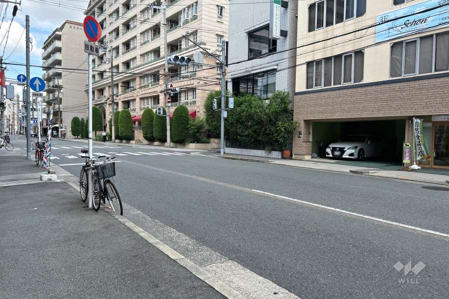 敷地東側の前面道路