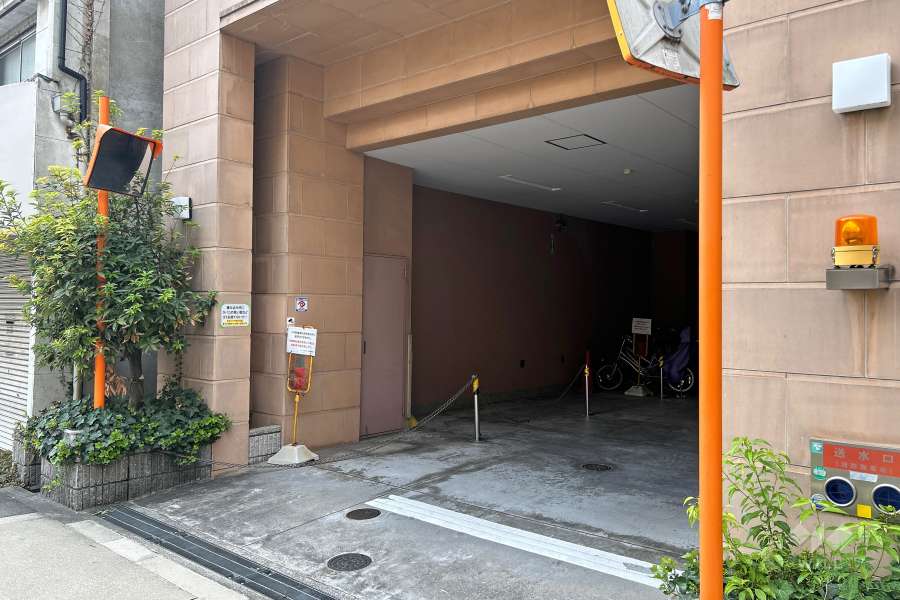 駐車場の出入り口