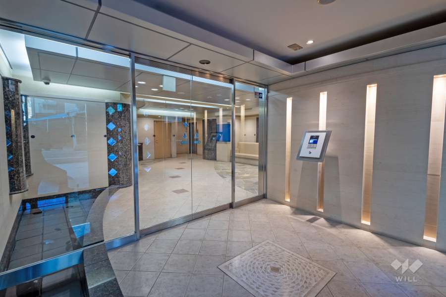 エントランスはオートロック付きです。