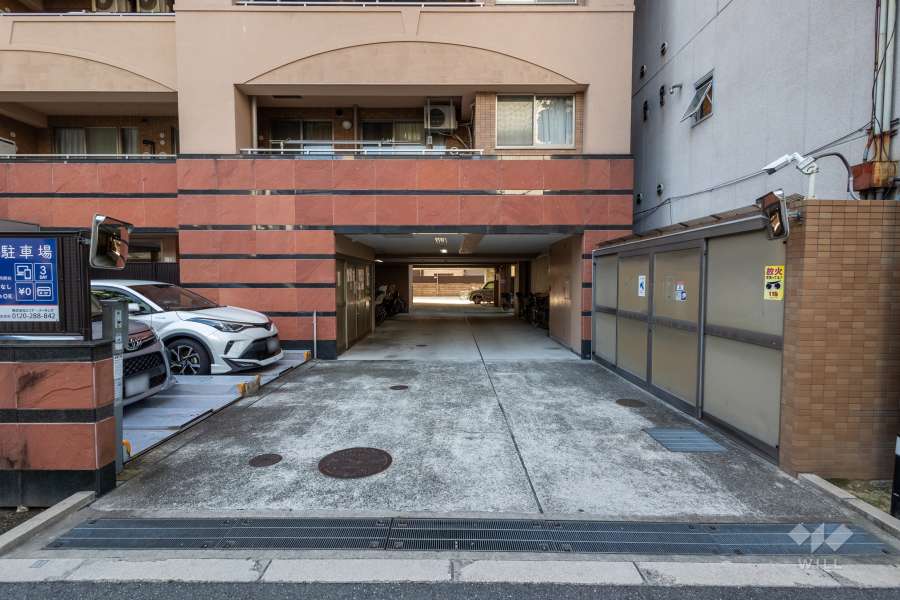 駐車場の出入り口