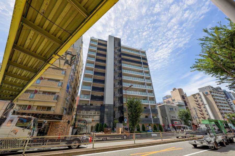 エステムコート梅田天神橋2グラシオの外観（北東側から）