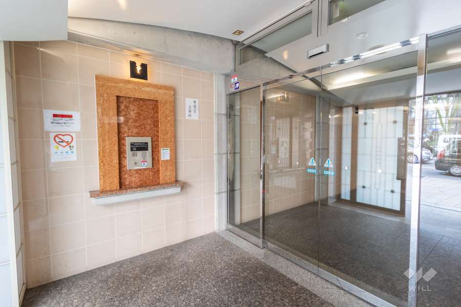 エントランスはオートロック付きです。