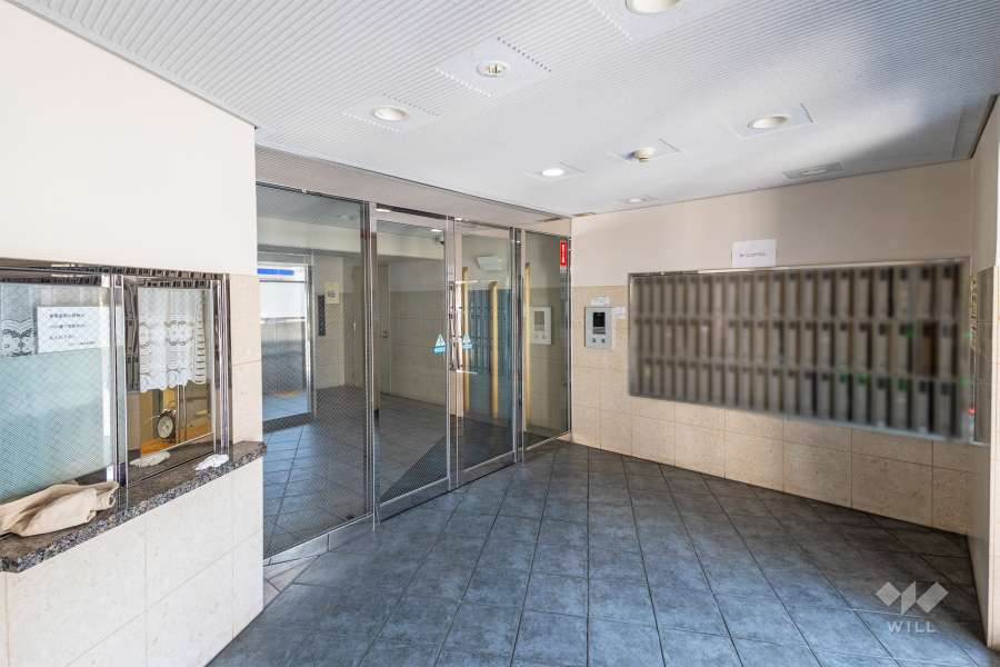 エントランスはオートロック付きです。