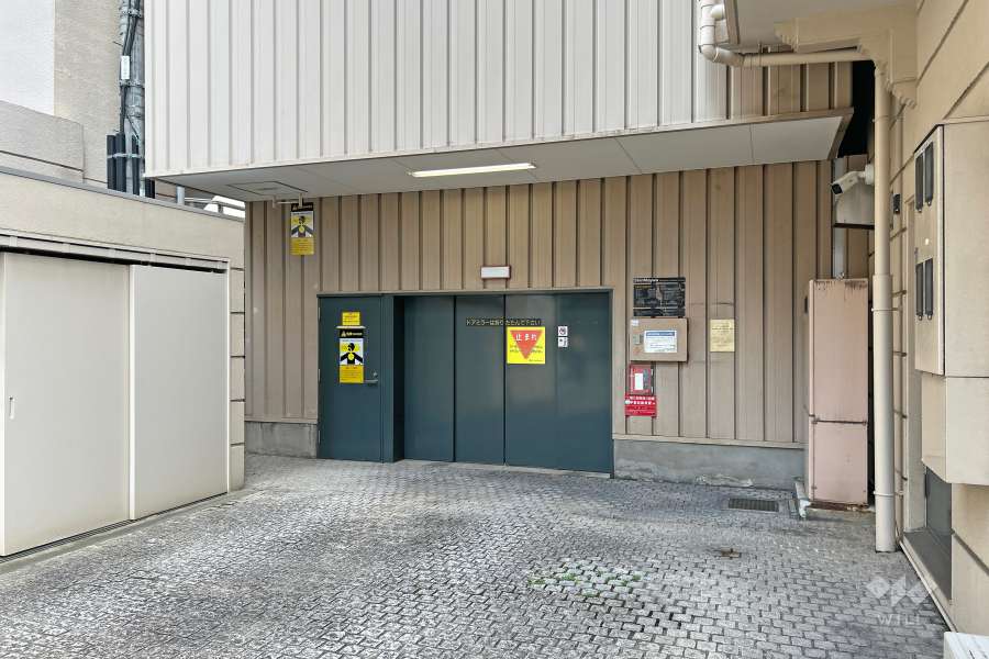 駐車場の出入り口