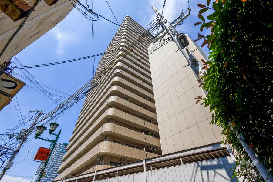 キングマンション天神橋1の外観（南西側から）