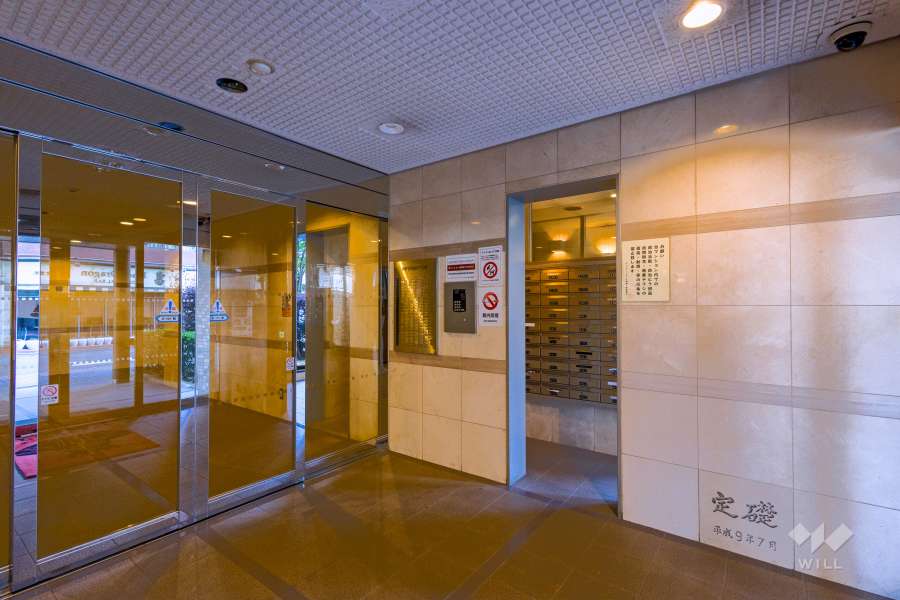 エントランスはオートロック付きです。