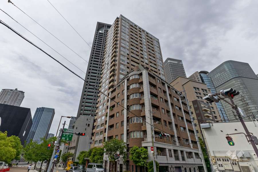 グランスイート中之島タワーの外観（南側から）