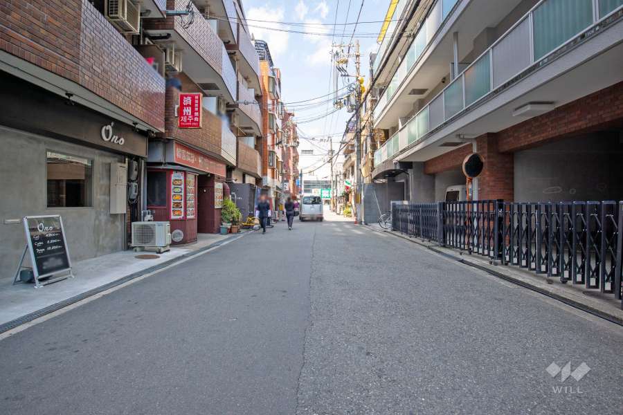 敷地西側の前面道路