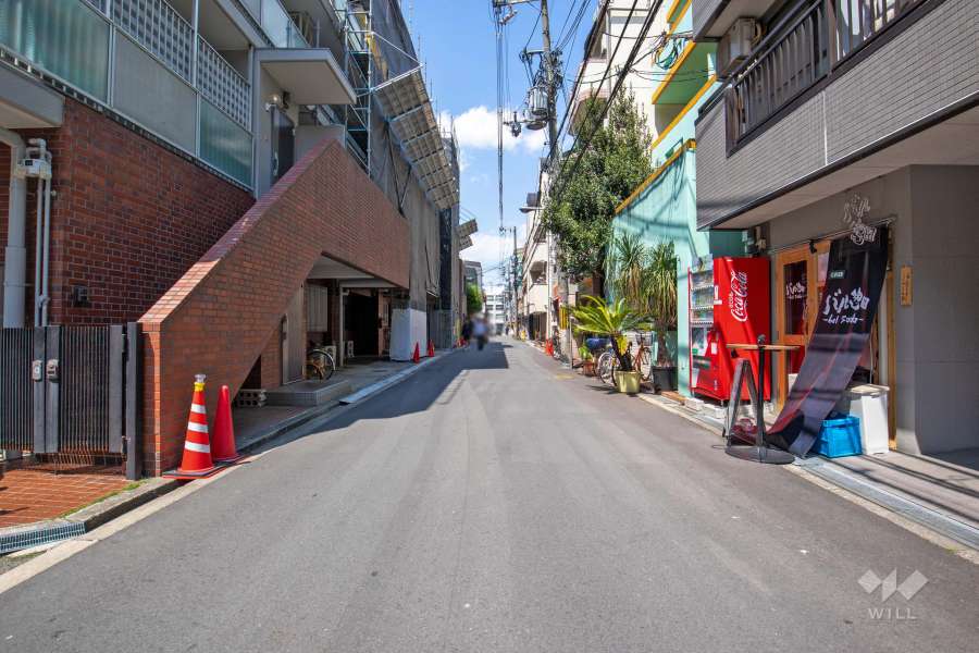 敷地東側の前面道路