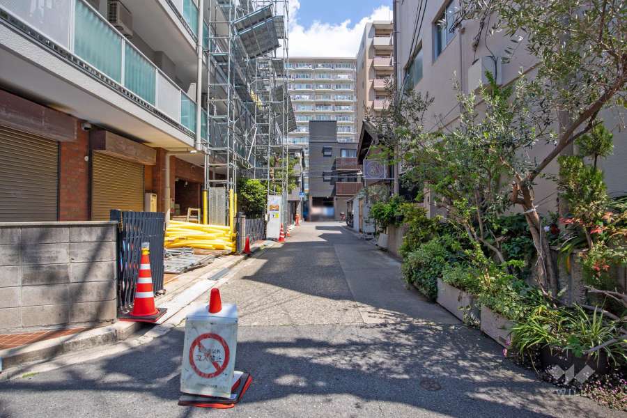 敷地南側の前面道路