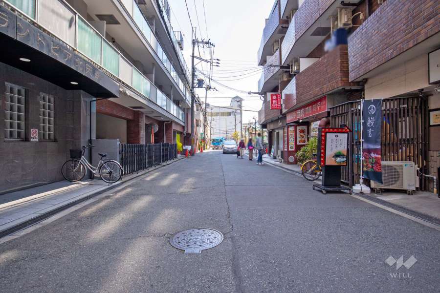 敷地西側の前面道路