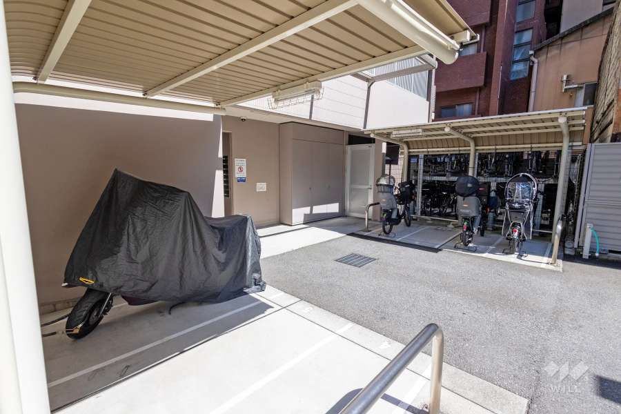 駐輪場とバイク置場