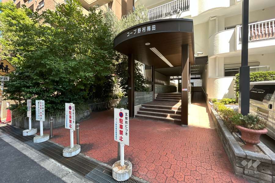 南側エントランス