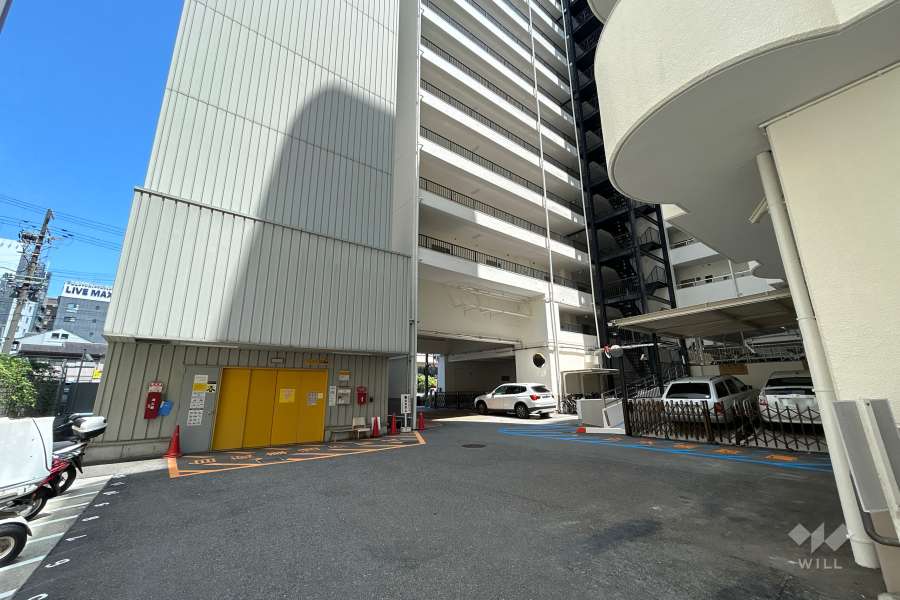 敷地内駐車場（タワー式立体・屋外機械式）