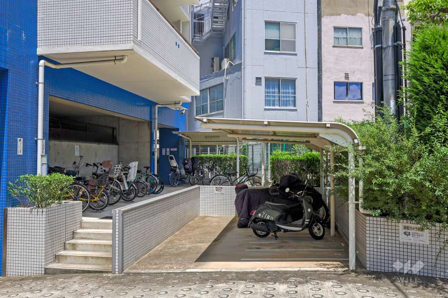 駐輪場とバイク置場