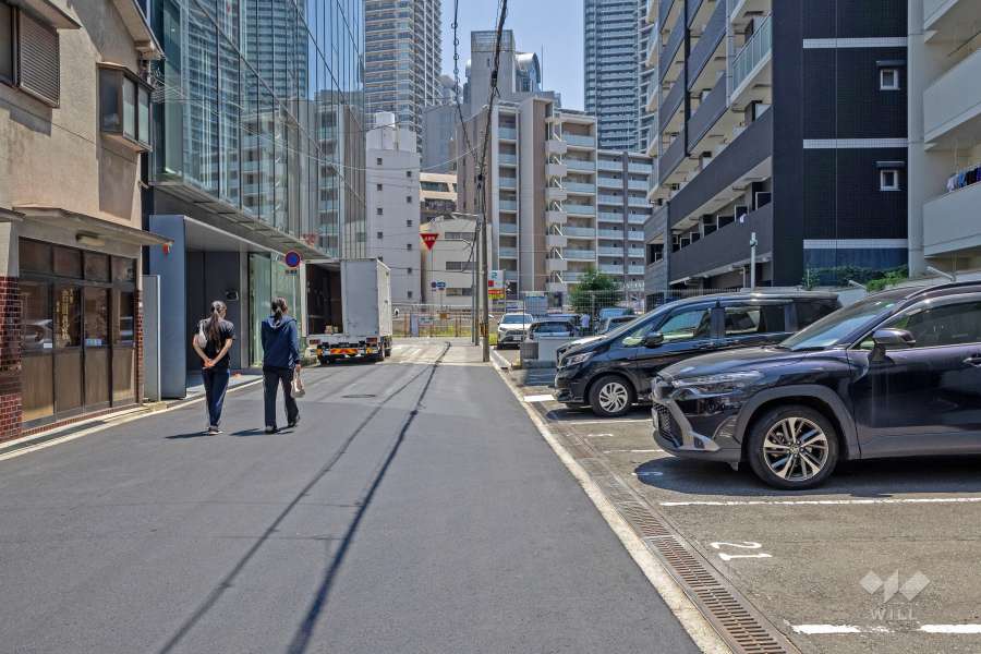 敷地の東側前面道路（北側から）