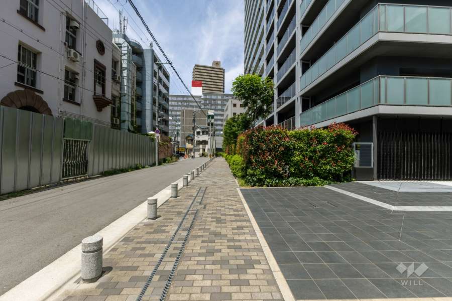 敷地南西側の前面道路（南東側から）