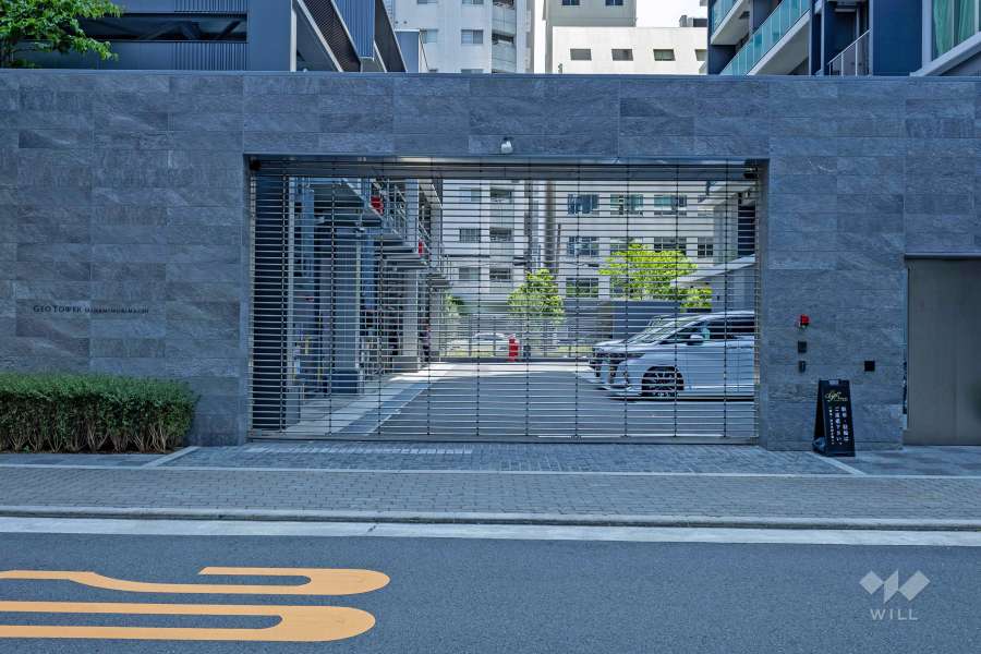 駐車場出入り口（ロボットゲート付き）