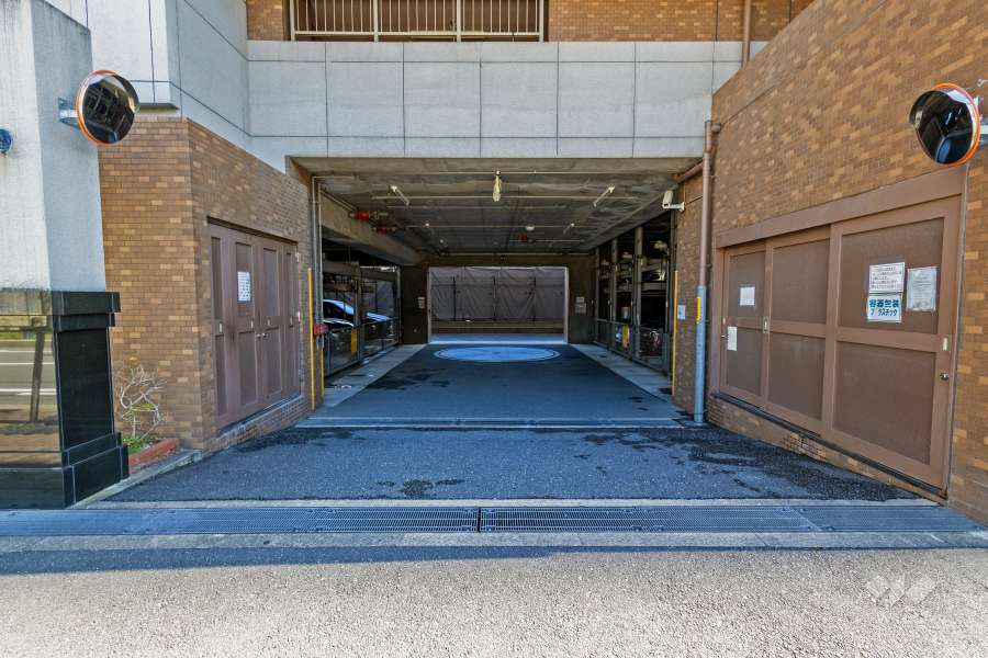 駐車場の出入り口・敷地内駐車場（屋内機械式）